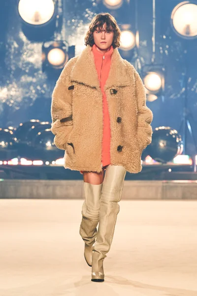 Look 7